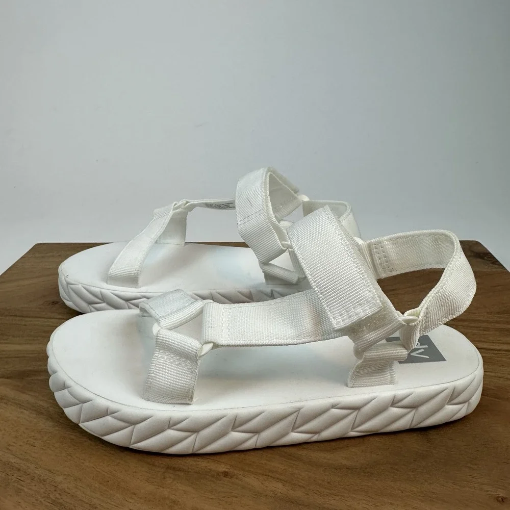 New Big‎ Kids Dolce Vita Zaidey Strappy Platform White Sandals Size 4 Y